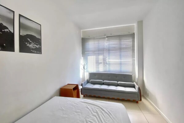 1 bedroom, internet, bed sheets