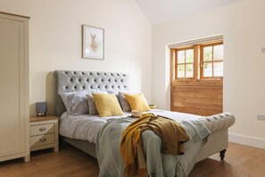 Tabla de planchar con plancha, wifi y ropa de cama 