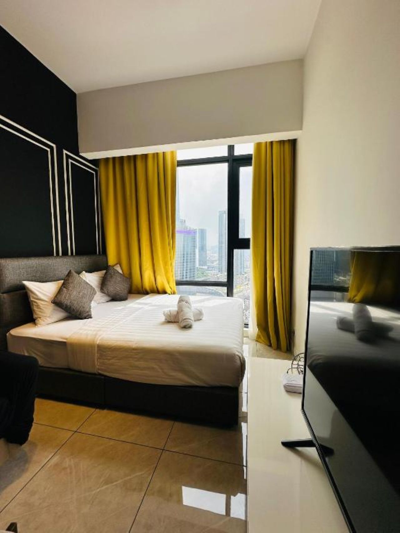 Family Apartment | Iron/ironing board, free WiFi, bed sheets