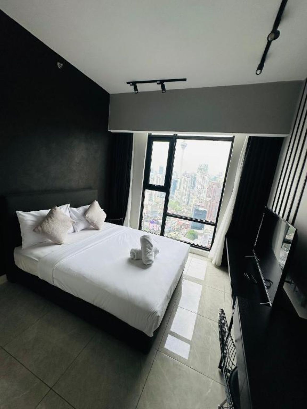 City Studio, 1 Queen Bed, Non Smoking | Iron/ironing board, free WiFi, bed sheets