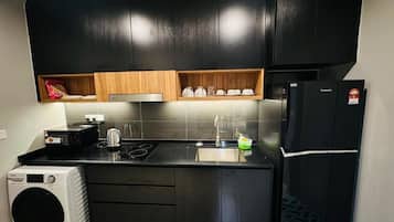 Iron/ironing board, free WiFi, bed sheets