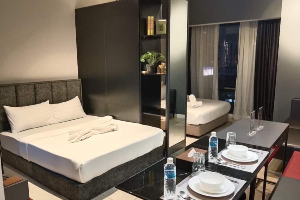 Iron/ironing board, free WiFi, bed sheets