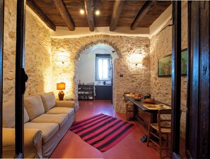 Living area - L' Armoniosa the magic of the medieval Macchiaroli Castle in Teggiano (Teggiano)