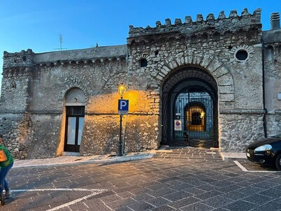 L' Armoniosa the magic of the medieval Macchiaroli Castle in Teggiano