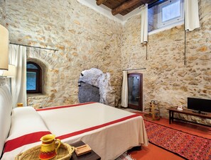 Room - L' Armoniosa the magic of the medieval Macchiaroli Castle in Teggiano (Teggiano)