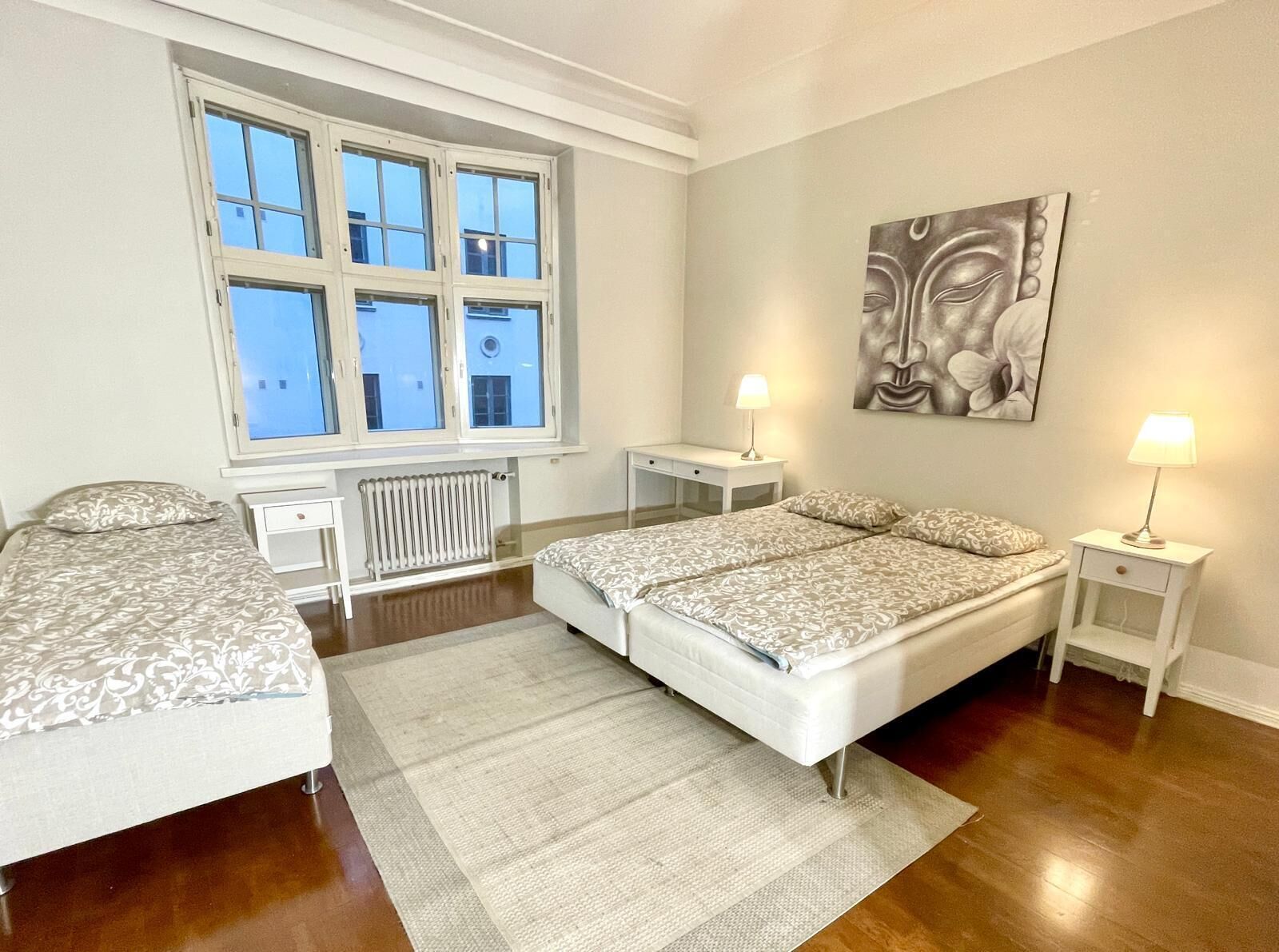 1 slaapkamer, een strijkplank/strijkijzer, beddengoed