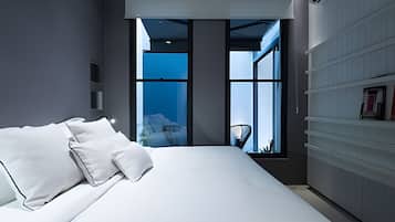 Apartment | In-room safe, blackout drapes, iron/ironing board, free WiFi