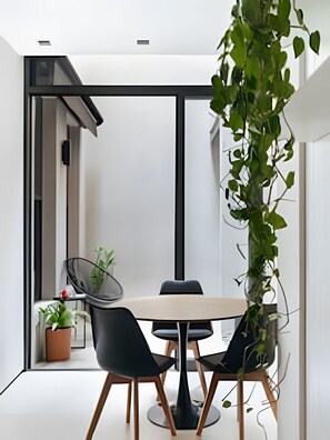 Apartment | Dining - Ipanema | Suíte ampla, em uma das melhores ruas do Bairro - por Casapē Rio (Rio de Janeiro)