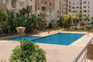 Outdoor pool - Spacious apartment: Comfort, Parking and Wi-Fi. (Agadir)