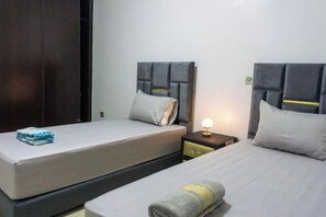 3 bedrooms, iron/ironing board, free WiFi, bed sheets