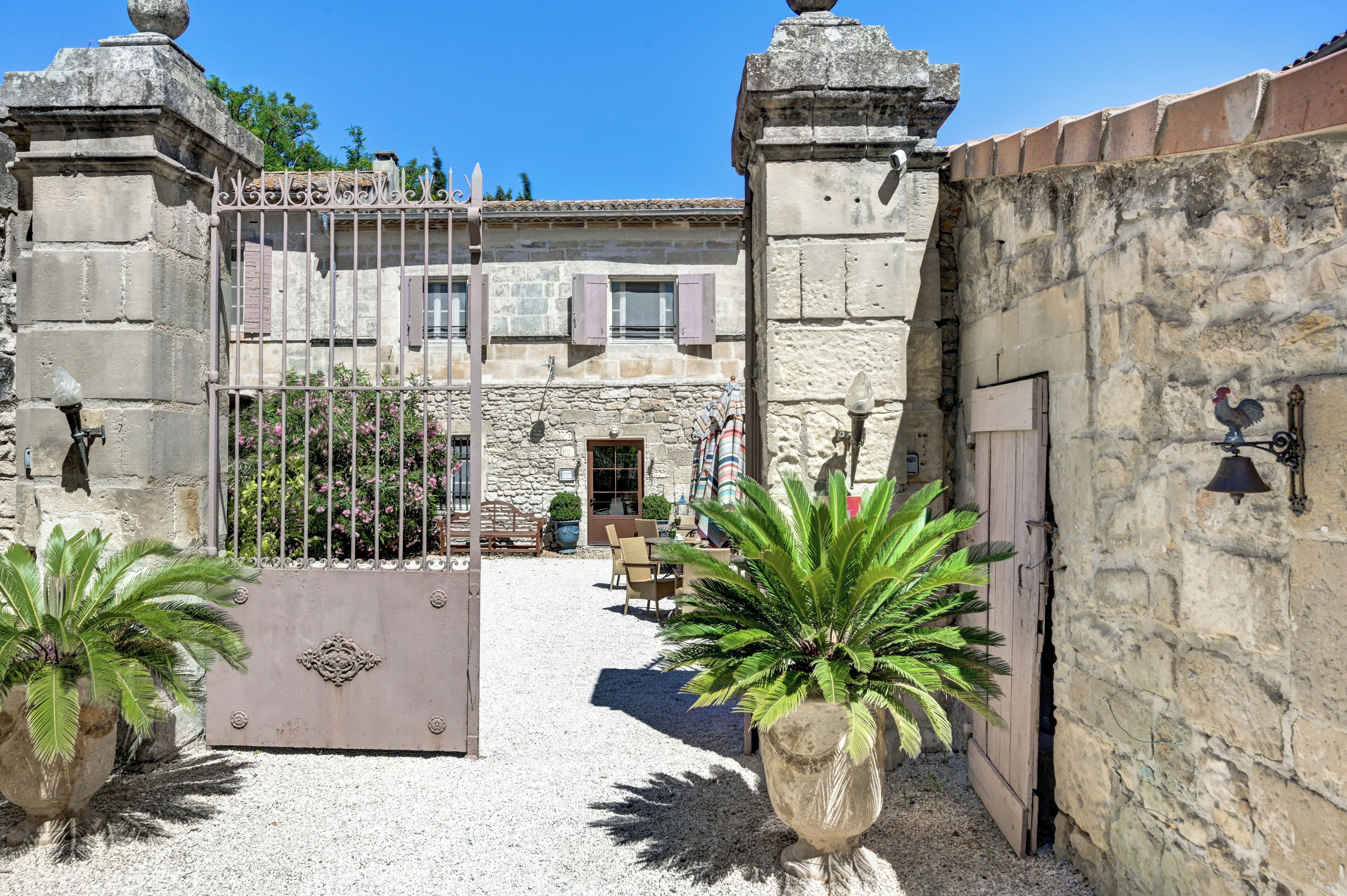 Mặt tiền nơi lưu trú