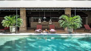 Seasonal outdoor pool, pool umbrellas, sun loungers