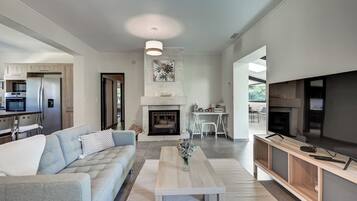 Vila, kolam renang pribadi | Area keluarga | TV layar datar