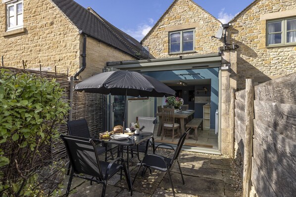 تناول الطعام بالخارج