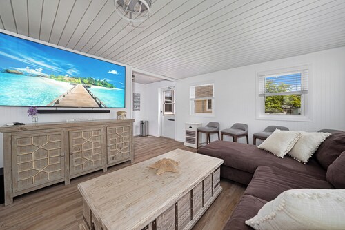 Wild Fudgie Wudgie - 5 Bedroom - Sleeps 14 - 1905 Central Ave - NWW