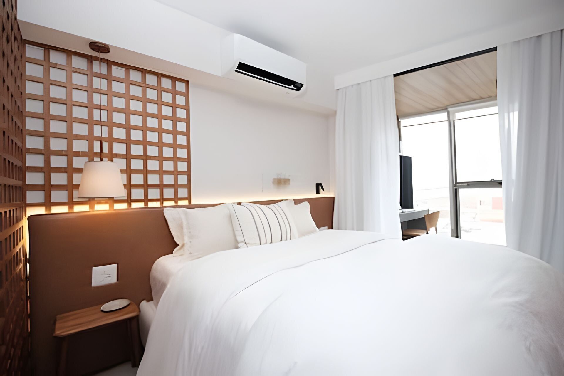 Cortinas blackout, tabla de planchar con plancha y wifi gratis 