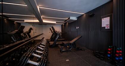 Leblon | Loft perto da Praia, com varanda vista Cristo - por Casapē Rio