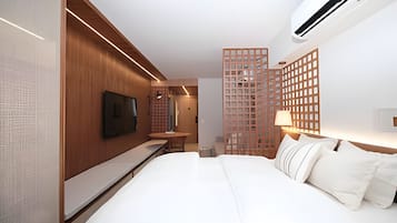 Apartment | Blackout drapes, iron/ironing board, free WiFi