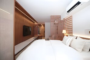 Apartment | Blackout drapes, iron/ironing board, free WiFi - Leblon | Loft 5 min da Praia, com varanda vista Cristo - por Casapē Rio (Rio de Janeiro)