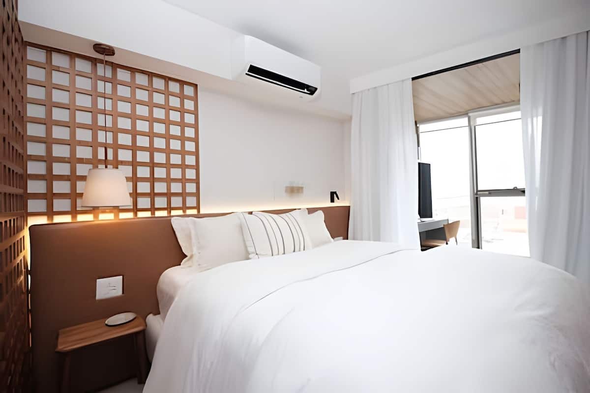 Rideaux occultants, fer et planche à repasser, Wi-Fi gratuit