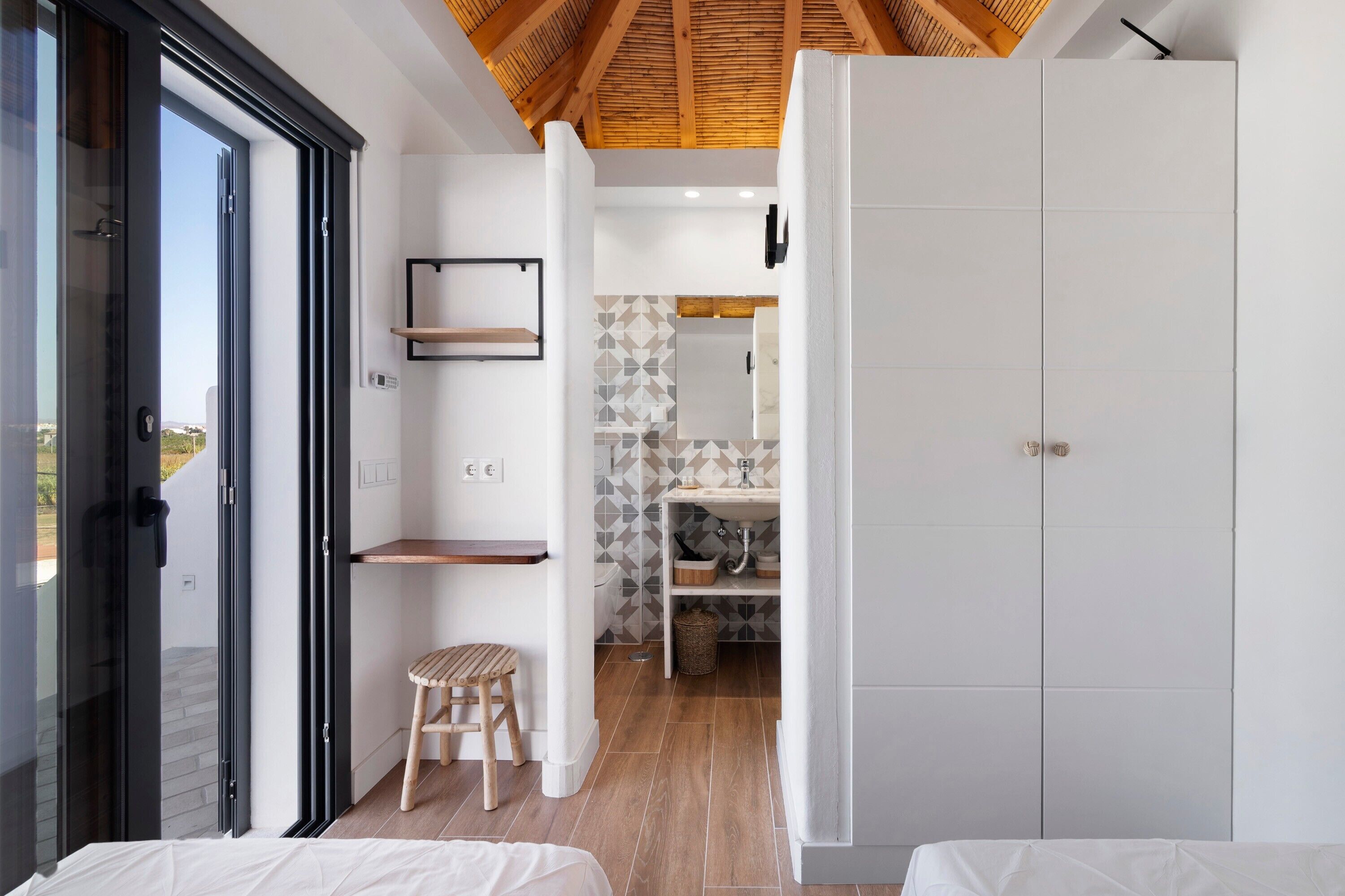 3 chambres, fer et planche à repasser, Wi-Fi, draps fournis