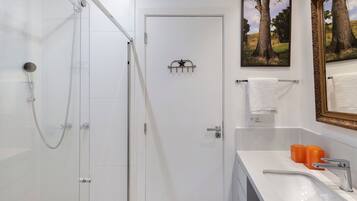 Apartment | Bathroom