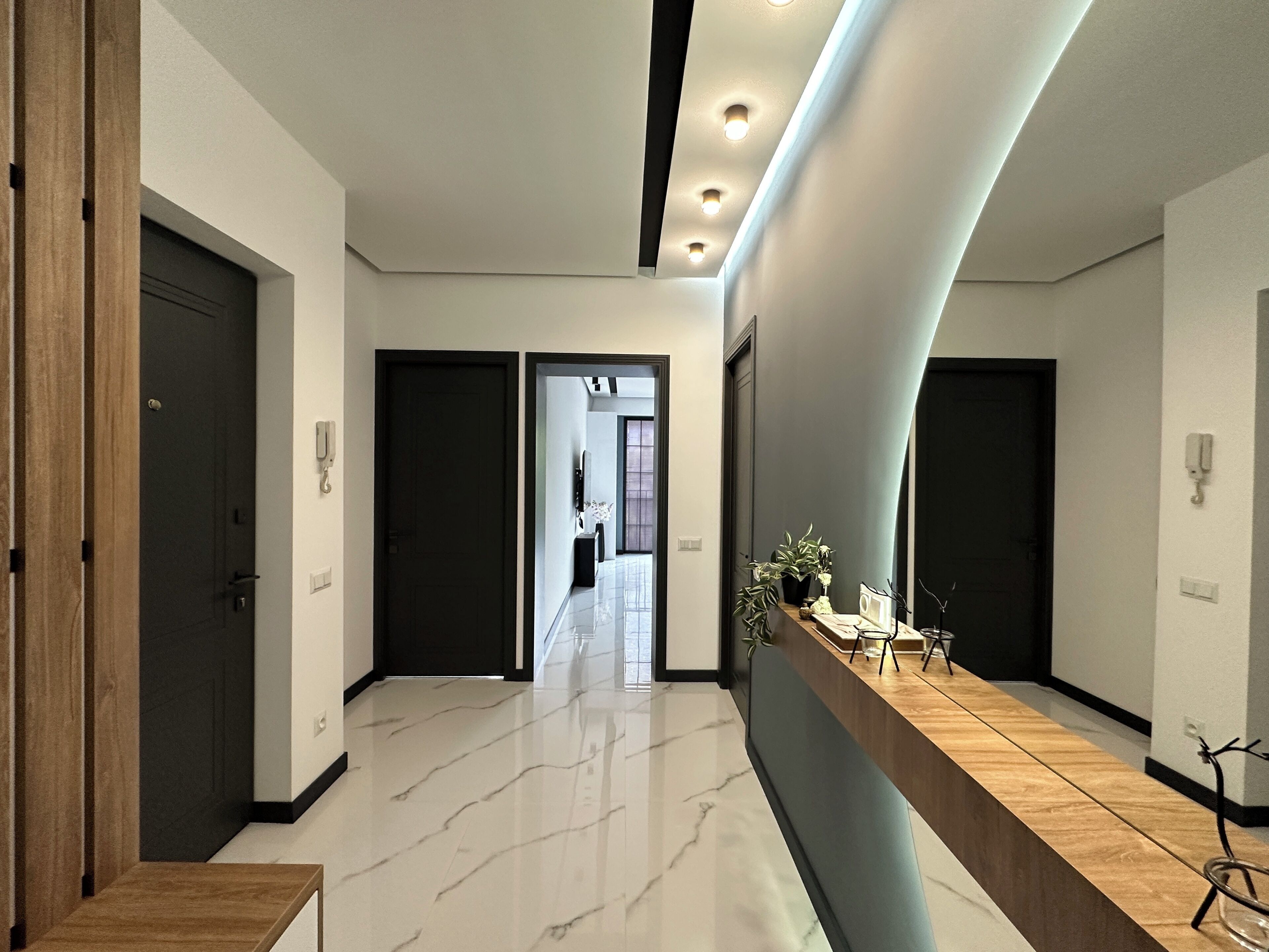 Classic Apartment, 2 Bedrooms | Ruang tamu | 50 inci televisyen skrin rata dengan kabel 