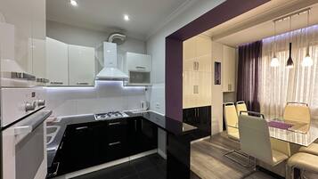 Apartamento Confort, 1 habitación, balcón | Cocina privada