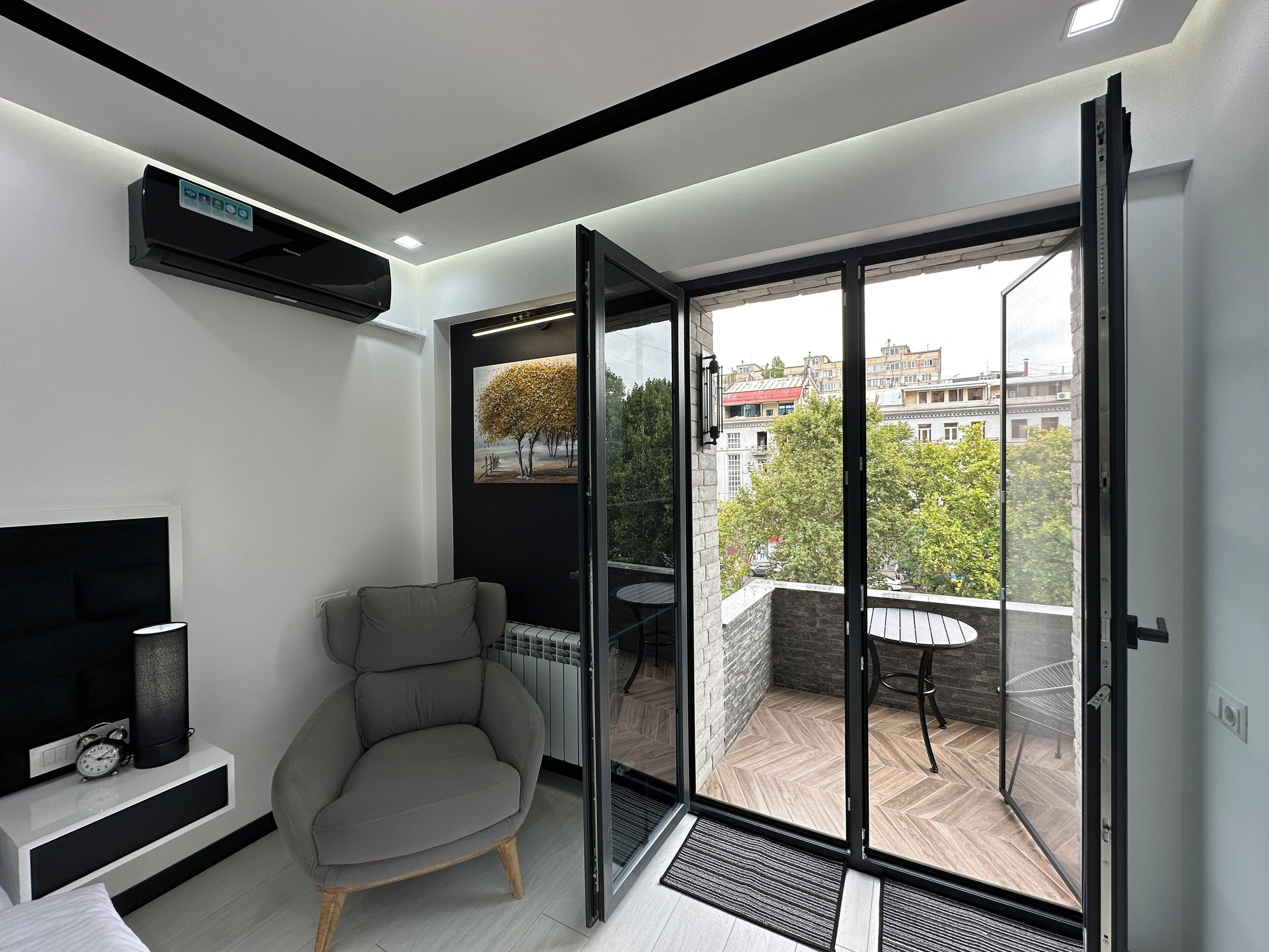 Iron/ironing board, free WiFi