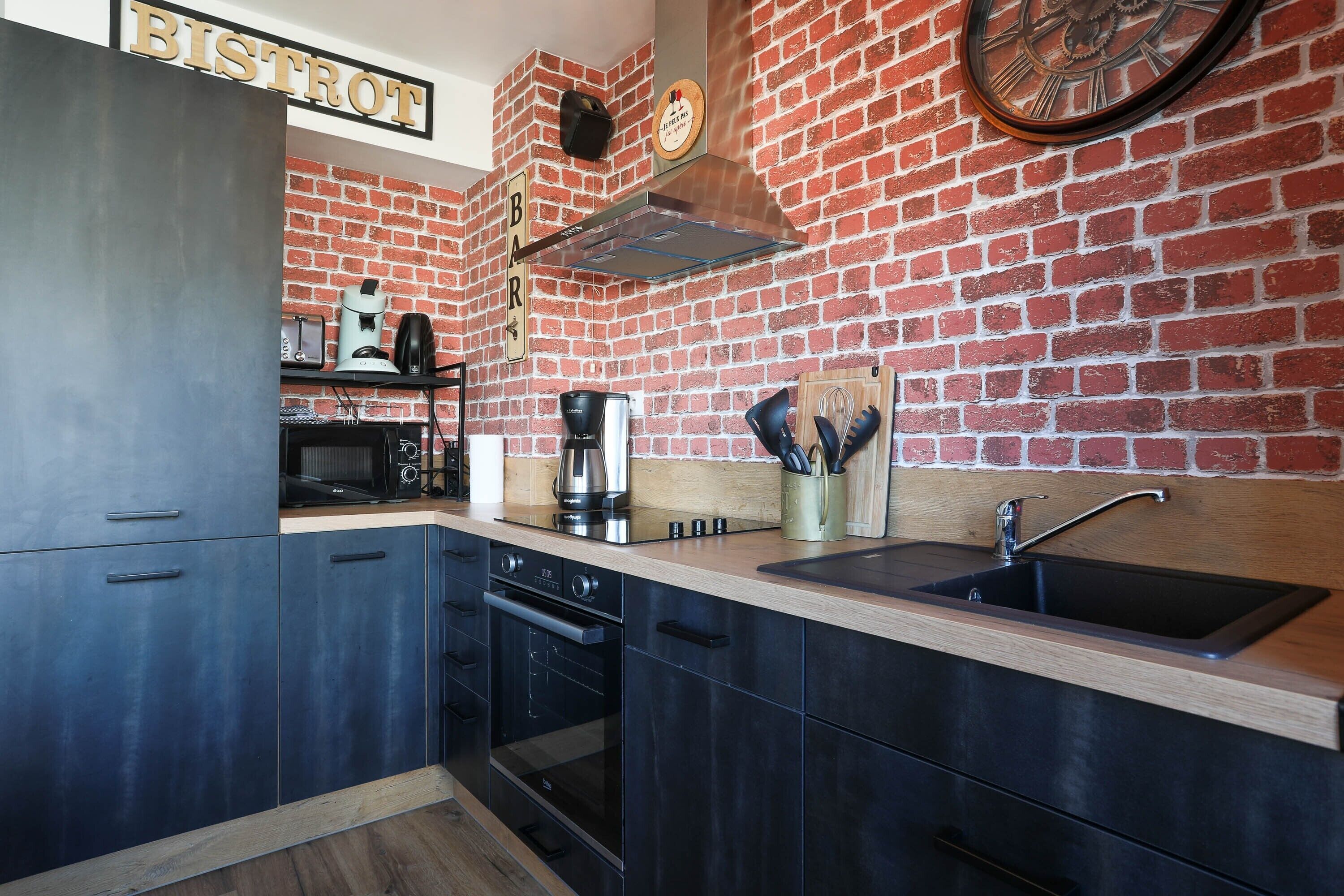 Frigorífic, microones, forn i placa de cuina 