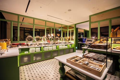 Petit déjeuner buffet servi tous les jours en supplément