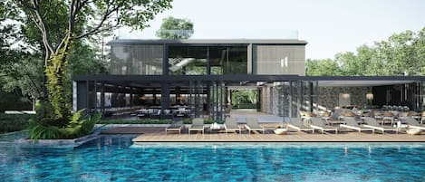 Alberca al aire libre, sombrillas en la alberca y camastros