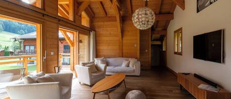 Fernseher, DVD-Player, Tischtennisplatte, Bücher