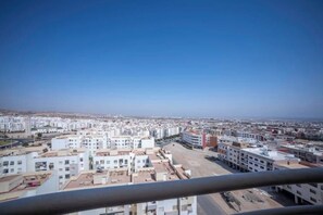 المنطقة المحيطة بالمنشأة