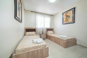 2 chambres, fer et planche à repasser, Wi-Fi, draps fournis