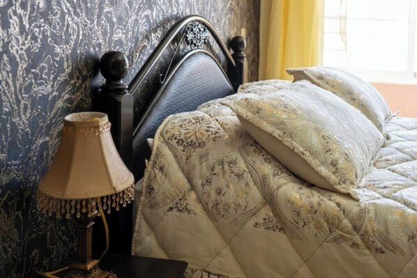 2 habitaciones, tabla de planchar con plancha, wifi y ropa de cama 