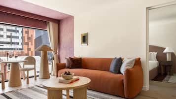 Platinum Suite | Living area | Smart TV, pay films