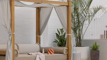 Outdoor pool, pool umbrellas, sun loungers