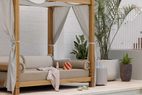 Outdoor pool, pool umbrellas, sun loungers