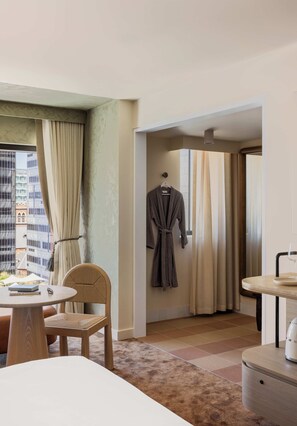 Hypo-allergenic bedding, pillow-top beds, minibar, in-room safe - Hyde Perth (Perth)