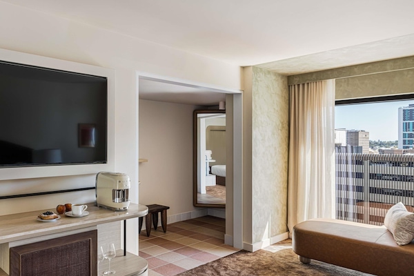 Bộ đồ giường kháng dị ứng, nệm có lớp đệm bông, minibar