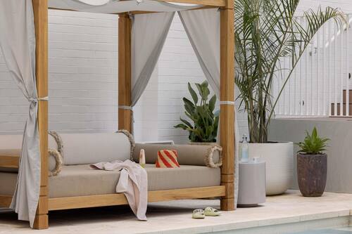 Outdoor pool, pool umbrellas, sun loungers
