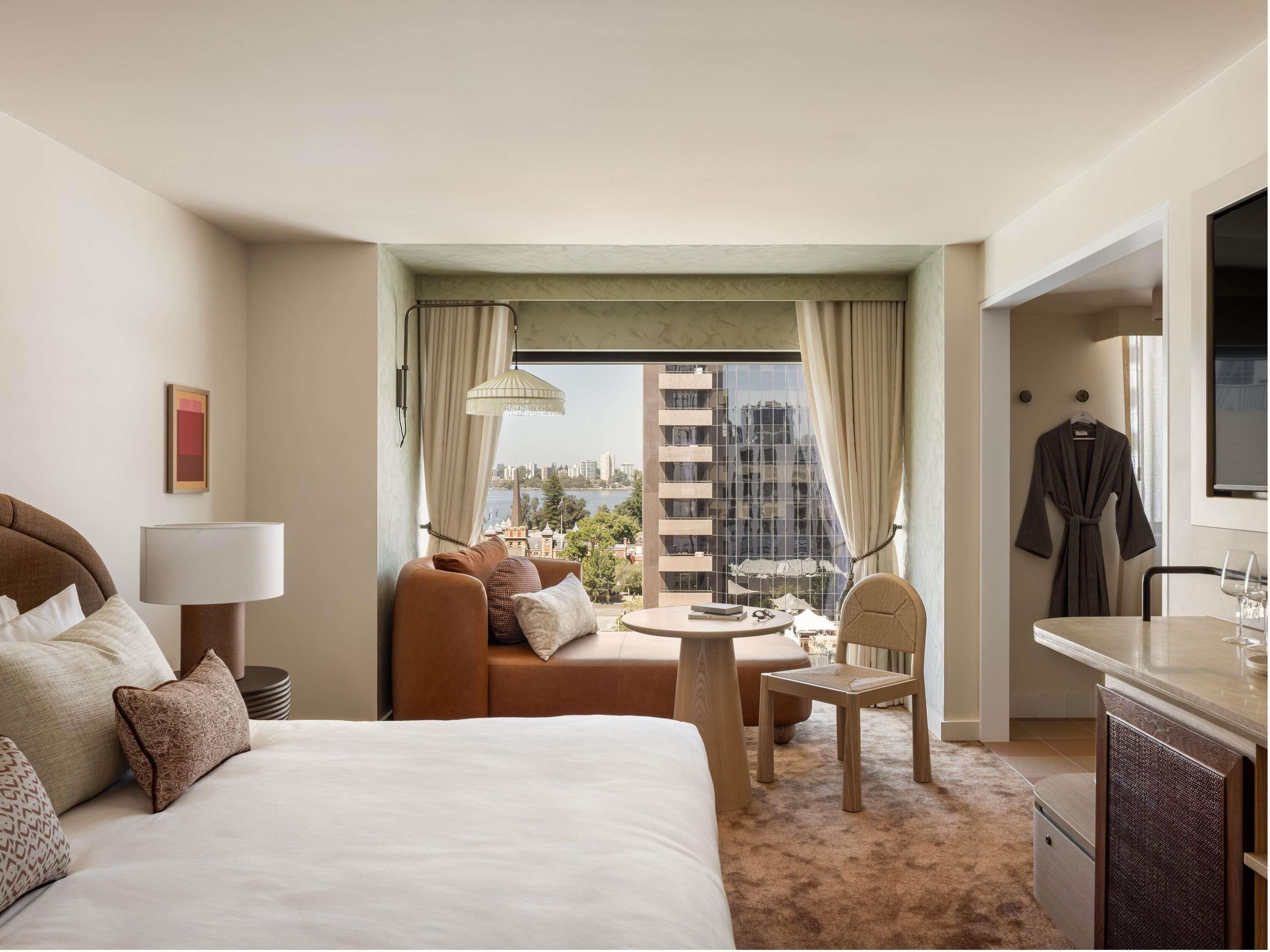 General Admission Super King | Hypo-allergenic bedding, pillowtop beds, minibar, in-room safe