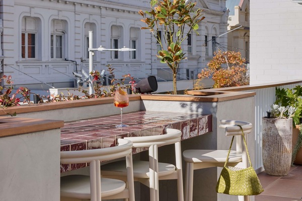 2 bars/lounges, rooftop bar