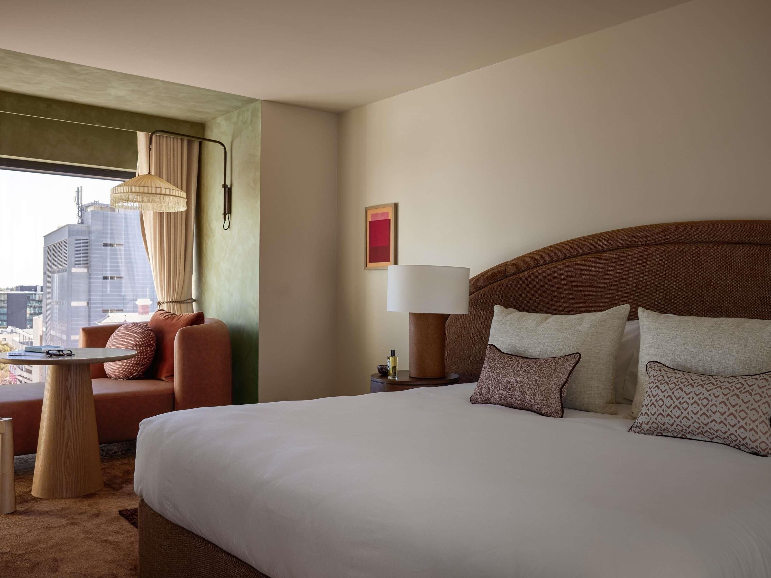 General Admission King | Hypo-allergenic bedding, pillowtop beds, minibar, in-room safe