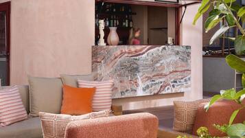 2 bars/lounges, rooftop bar