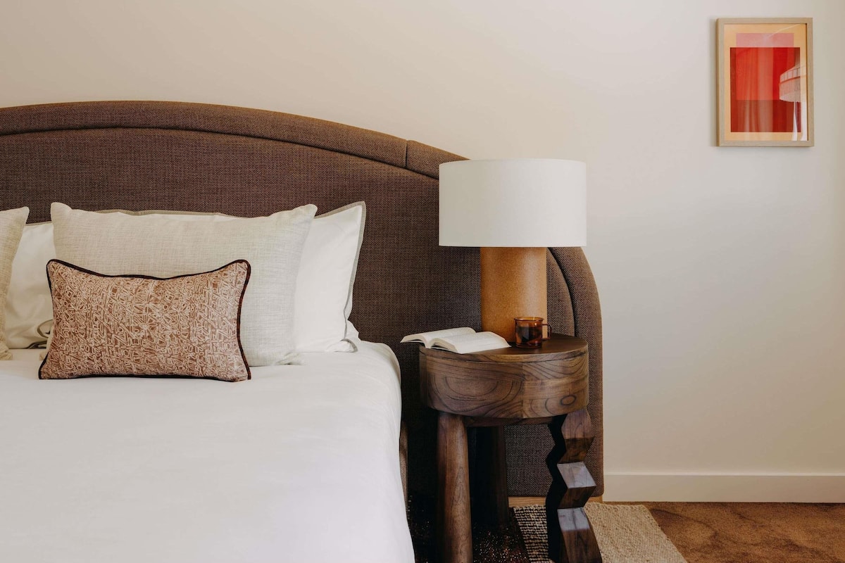 Hypo-allergenic bedding available, pillowtop beds, minibar, in-room safe