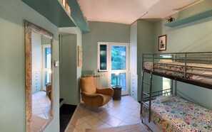 5 chambres, bureau, fer et planche à repasser, accès au Wi-Fi (inclus)