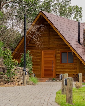 Chalet Deluks, balkon, pemandangan kota | Bagian depan properti