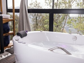 Private spa tub